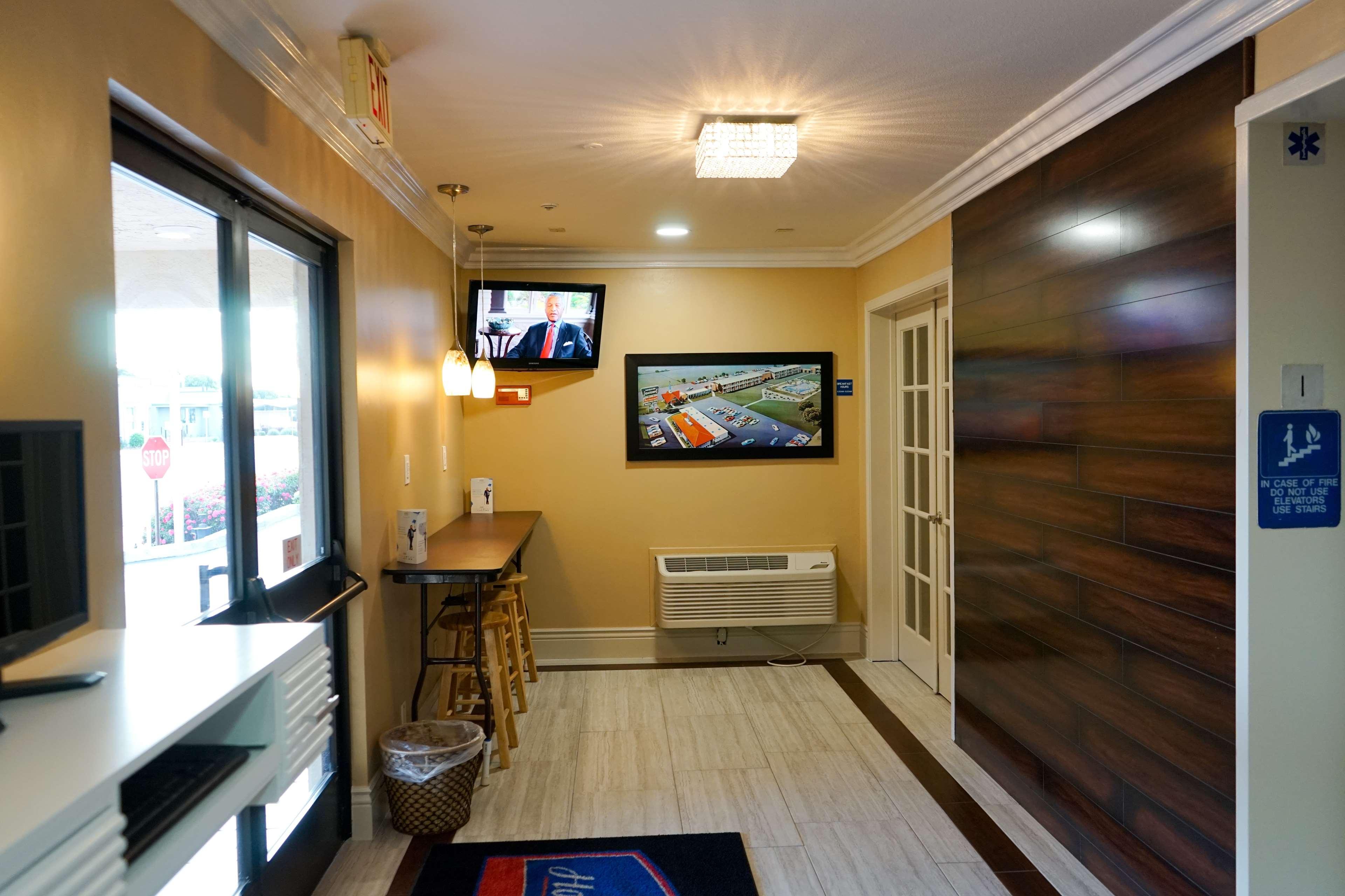 Howard Johnson By Wyndham Salinas Buitenkant foto