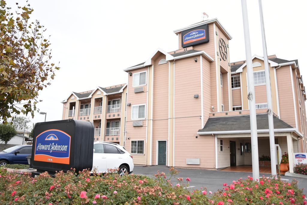 Howard Johnson By Wyndham Salinas Buitenkant foto