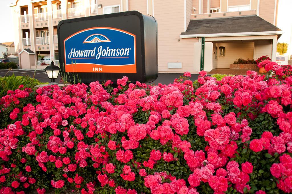 Howard Johnson By Wyndham Salinas Buitenkant foto