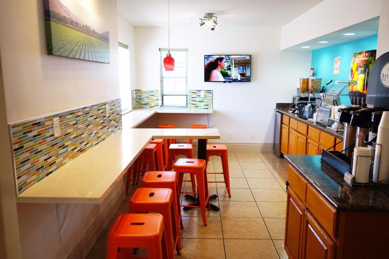 Howard Johnson By Wyndham Salinas Buitenkant foto